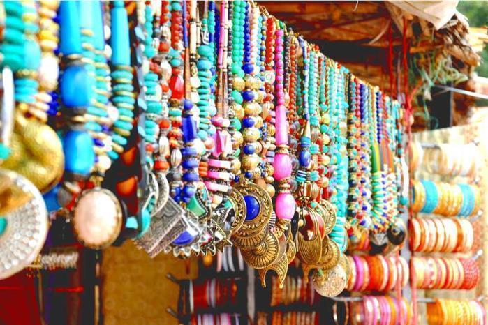 Explore Delhi's Markets in Far East / India, image_3