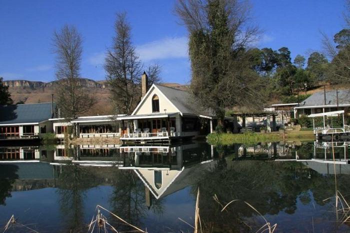  Cleopatra Mountain Farmhouse in South Africa / Drakensberg, image_3